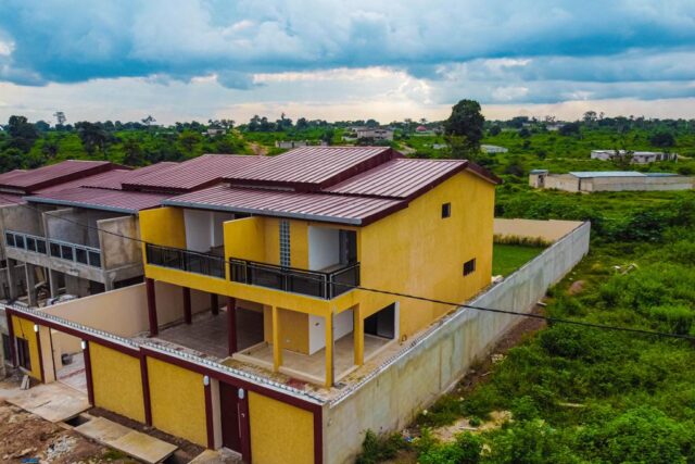 Duplex de 5 pièces sur 500m2 à Yamoussoukro TRICASSOU BASILIQUE